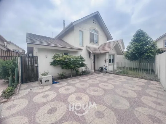 Linda Casa Con Piscina En Condominio