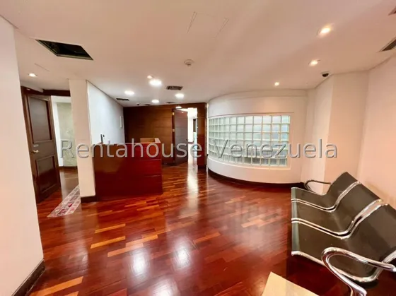 Extraordinaria Oficina Remodelada Y Lista Para Trabajar En El Rosal. Mo 25-7504