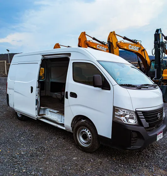 Nissan Urvan 2.5 Panel Amplia Aa Mt