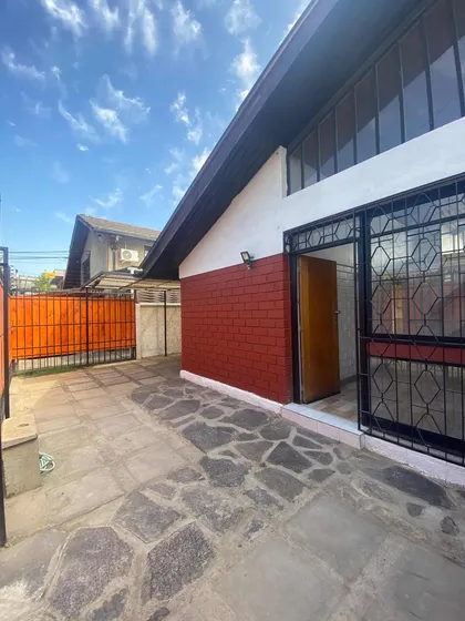 Amplia Casa En Arriendo, Metro Trinidad