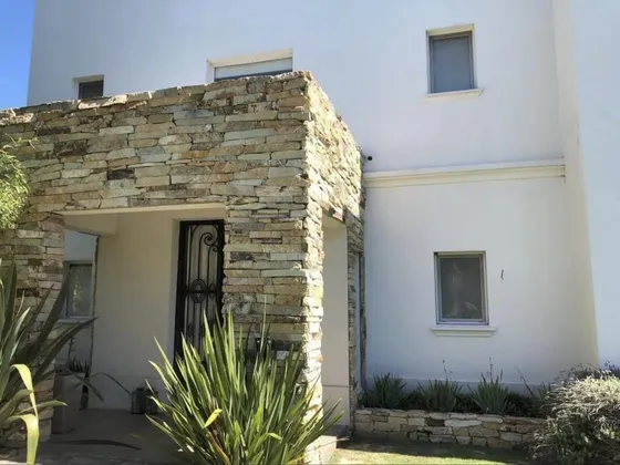 Casa En Venta En El Centauro!! Canning