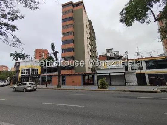 Yolmar Mendoza Vende Estupendo Apartamento Al Este De Barquisimeto, Cerca A Centros Comerciales Y Supermercados, Fácil Acceso Al Transporte Público.