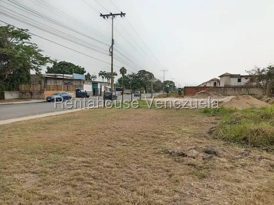 Gran Oportunidad De Inversion. Rentahouse Te Presenta Un Excepcional Terreno Comercial/residencial A Pie De Calle, Ubicado En Una De Las Zonas Más Dinámicas Y De Rápido Crecimiento De La Ciudad.