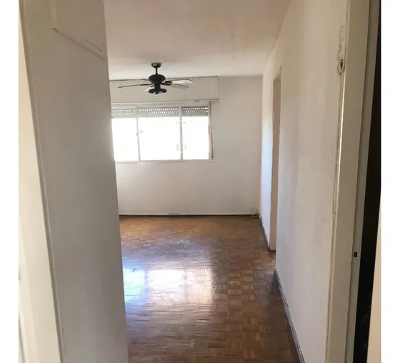 Apartamento En Parque Posadas, Piso Alto Con Hermosa Vista Despejada En Todos Los Ambientes!! Entorno Con Mucho Parque Verde, Comercios Y Locomoción. Seguridad. En Perfecto Estado, Para Mudarse Ya!