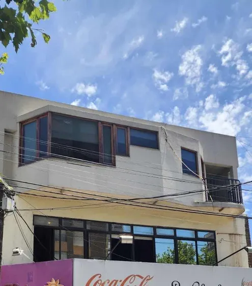 Excelente Piso De 250m2 Con 5 Dormitorios En Ramos Mejia