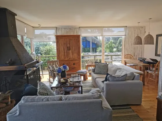 Casa En Cachagua Centro A Pasos De La Playa, Con Chimenea