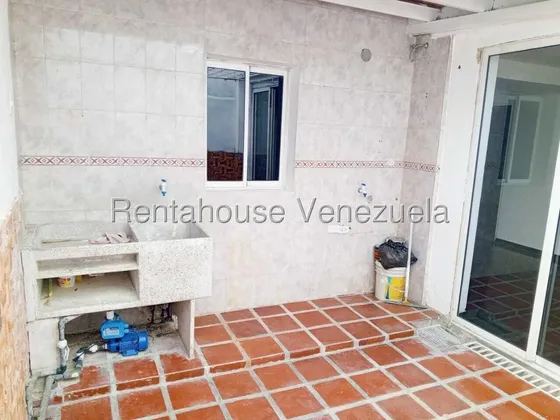 Venta Espectacular Casa De 4 Habitaciones Con Tanque Subterráneo En Roca Del Valle Cabudare,lara Rc