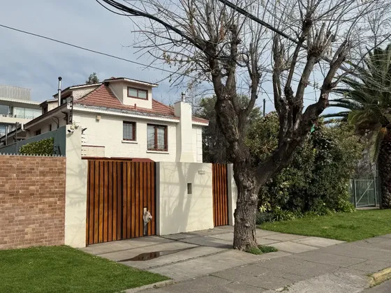Hermosa, Sólida Y Robusta Casa (ley Pereira), Remodelada.