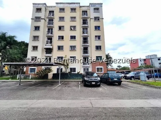 Neyda De Sousa  Vende Comodo Apartamento Amoblado Con Piscina Metropolitano Javier Zona Este Barquisimeto Cod 24-21667 Nds 
