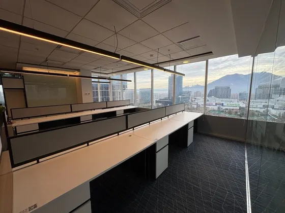 Oficina Habilitada Con Vistas Despejadas En Nueva Las Condes