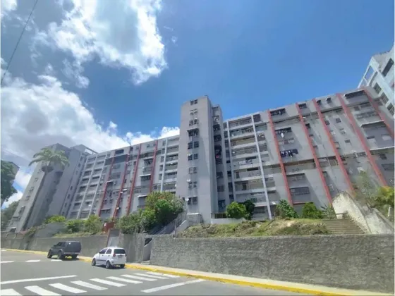 Apartamento En Venta En Caricuao, Excelente Ubicacion De Oportunidad.