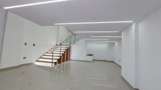 Alquilo Impecable Local Comercial Av Bolivar Norte Torre Camoruco - Wc