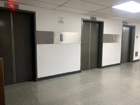 Oficina En Venta En La Calle Los Laboratorios De Los Cortijos De Lourdes
