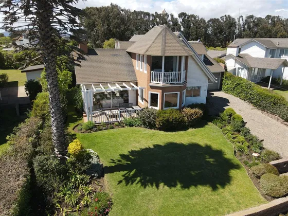 Casa En Venta De 6 Dorm Con Vista Al Mar.
