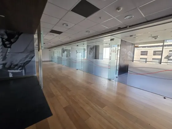 Oficina En Arriendo De 435 M2, Providencia.