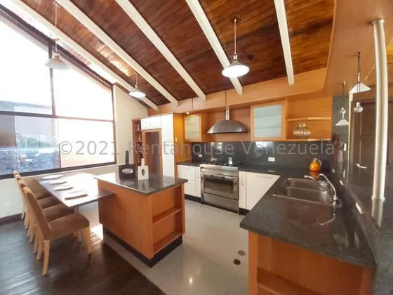 Casa Campestre En Venta En Los Naranjillos Cabudare 23-11965 Yc