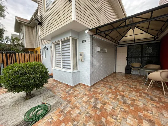 Casa En Venta De 4 Dorm. En Maipú
