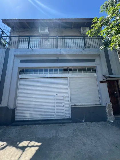 En Alquiler Local Comercial8x7.60 C/ Persiana Y Vidriera Sobre Avenida En Gerli (240)