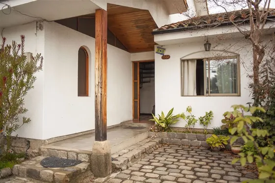 Casa En Venta De 4 Dorm. En Talca