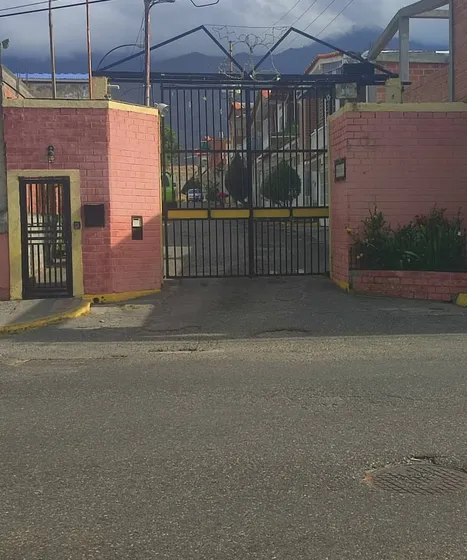 Vendo Conjunto Residencial Mucuchies, Castillejo, Guatire.