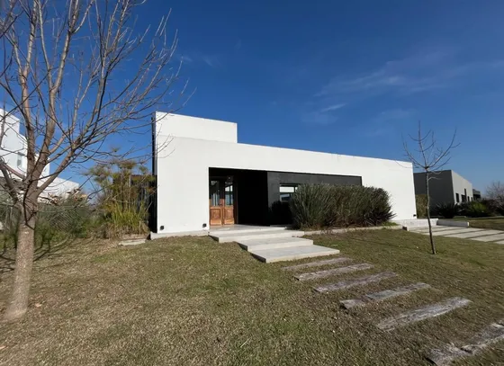 Moderna Casa En Alquiler A La Laguna - El Naudir