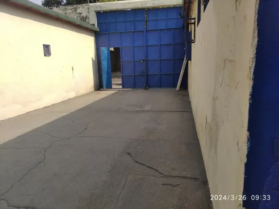 Alquiler De Un Terreno Techado, Calle Páez, Centro Maracay.