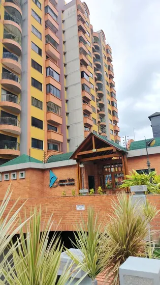 Ad, Vende Apartamento Urbanización La Granja. Res Guaparo Norte.