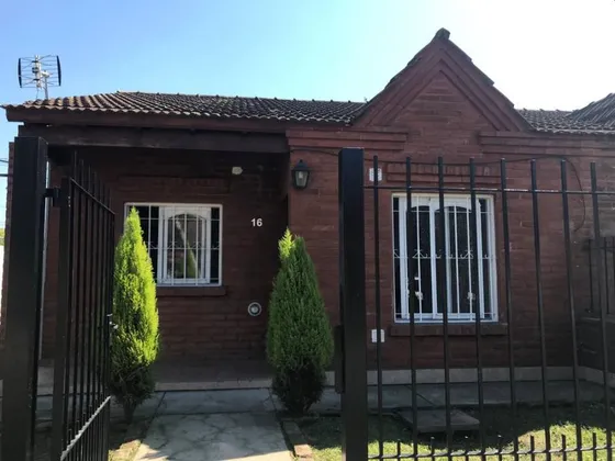 Chalet En Venta En Burzaco Este