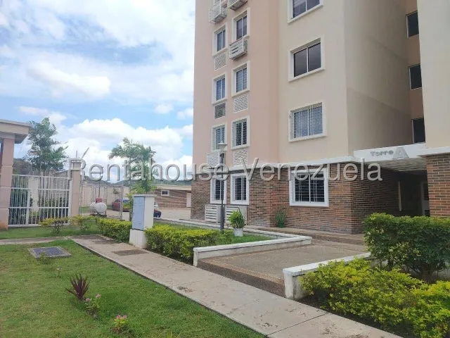 Bray Montoya Vende Hermoso Apartamento En Urbanizacion Exclusiva Con Todas Las Comodidades, Amoblado, Con Maxima Seguridad, Y Zona Tranquila Para Vivir Una Vida Plena 2#5#1#0#9#2#0 Bray Montoyta Raho