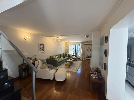 Casa 2 Plantas Con Patio En Venta - 4 Ambientes - San Cristobal