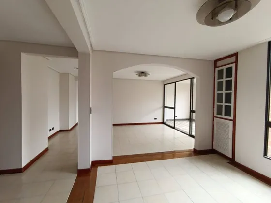 Apartamento En Arriendo En Medellín - El Poblado Cod 66380