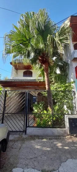 Casa En Venta - 3 Dormitorios 3 Baños 2 Cocheras - 353mts2 - Lomas De Zamora