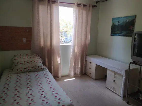 Habitación  Para Dama Con Estacionamiento