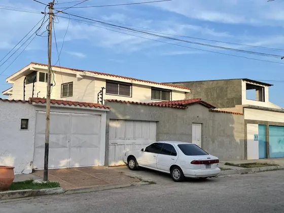 Urb Playa El Ángel, Casa En Venta, Municipio Maneiro