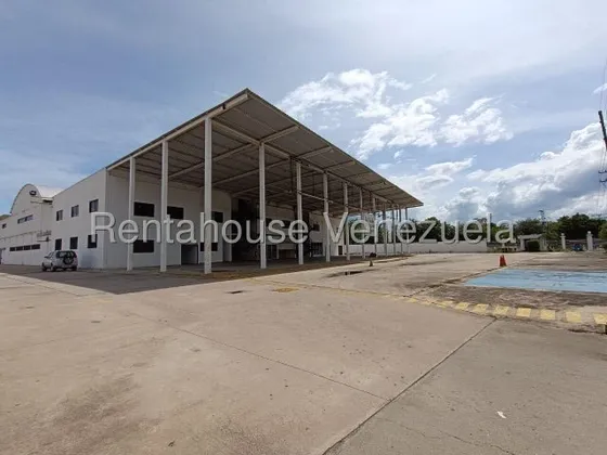 ¡oportunidad Única Para Inversionistas! Si Buscas Un Espacio Inm Con Ubicación Estratégica Y Amplias Capacidades, Este Inmueble Es Para Ti. Av Ernesto Branger, Zona Industrial, Valencia.
