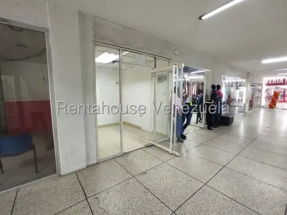 Venta De Local Comercial Av. Bolívar De Maracay Oportunidad Única Gbf 26-13376