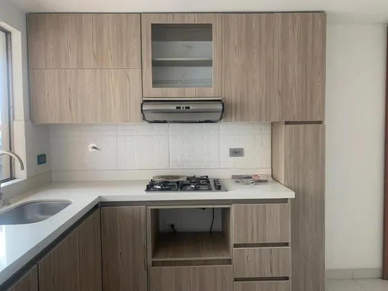 Vendo Lindo Apartamento Cerca A La Avenida 80 En La Loma De Los Bernal