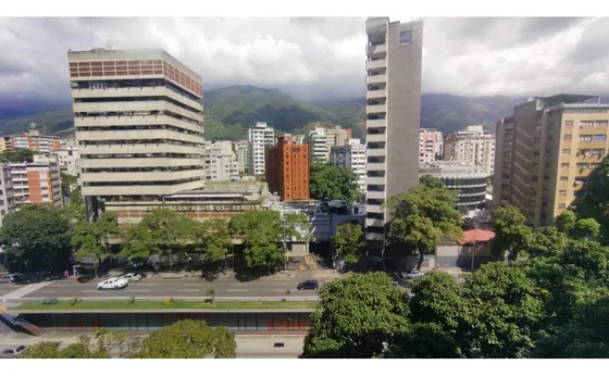 Se Alquila Oficina 150m² Libertador