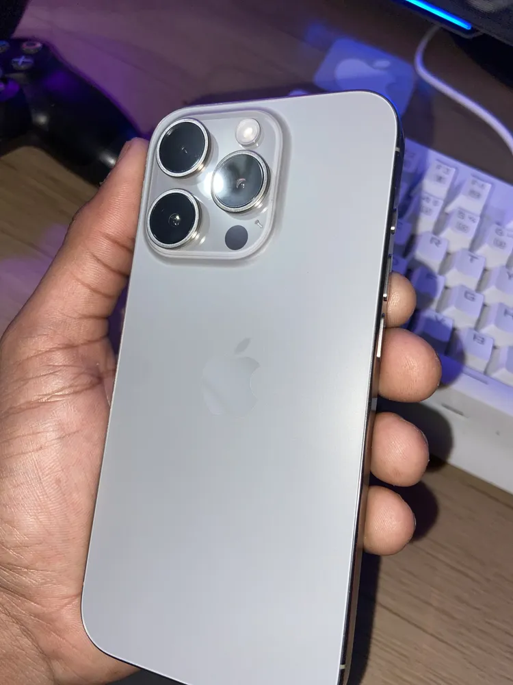 Apple iPhone 15 Pro (256 GB) - Titânio Azul | Parcelamento sem juros