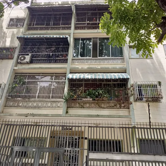 Alquiler De Apartamento En Los Ilustres, Cerca A Farmatodo, Piso 2