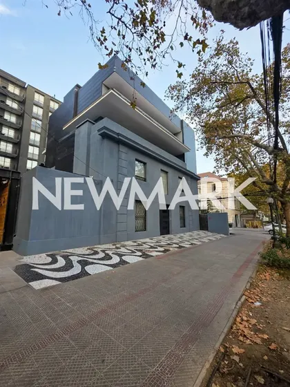 Edificio Médico Único En Pedro De Valdivia, Amplio Y Moderno