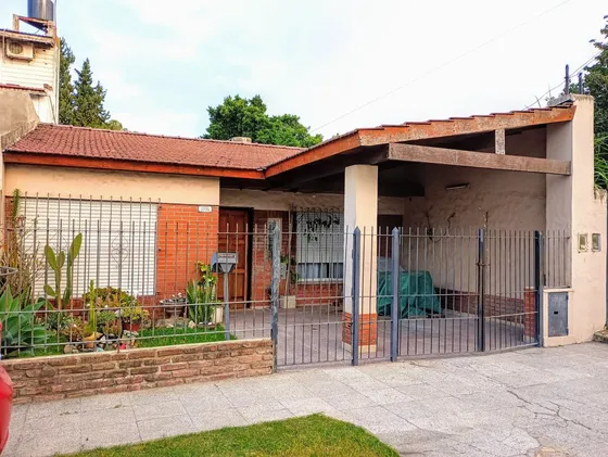 Casa 4 Ambientes Villa De Mayo En Venta Con Jardín