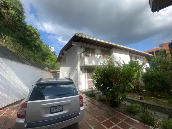 Casa En Alquiler O Venta En Colinas De Tamanaco De 600m2 4h, 4b, 6e