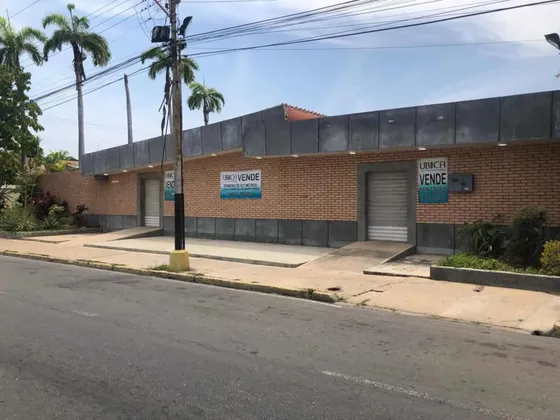 Local Av. Anzoátegui Lechería Venta 930 M2