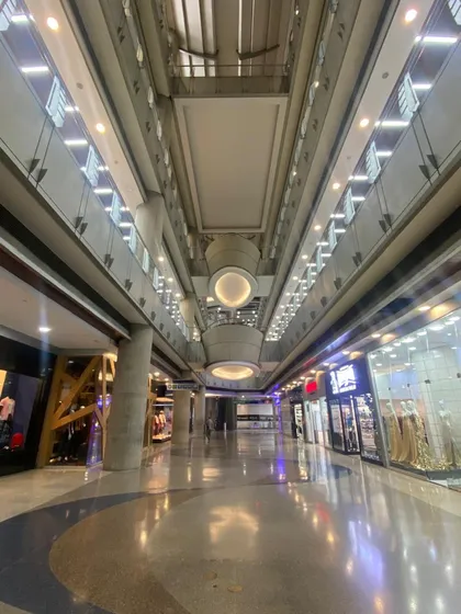 Alquiler De Local En El Centro Comercial Lider