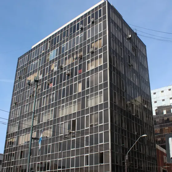 Amplia Oficina En Venta, Ubicada A Pasos De Plaza Sotomayor,