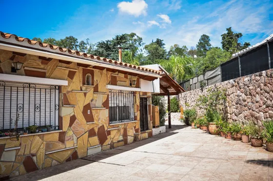 Venta De Casa Mas Departamento, Villa Del Lago- Villa Carlos Paz. 