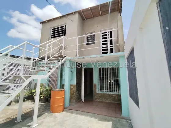 María Gabriela Martínez Vende Excelente Casa En Calle Cerrada De La Urb. Piedra Azul. Cabudare, Dos Casas En Una, Sala, Cocina, Patio, Parte De Arriba Entrada Independiente, Para Remodelar A Tu Gusto.