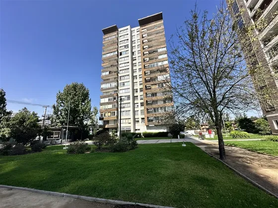 Depto En Venta De 4 Dorm. 2 Baños 2 Estacionamien Huechuraba