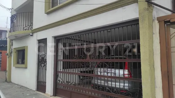 Casa Con Uso De Suelo Comercial Para Oficinas En Col. Valle Verde 2 Sector